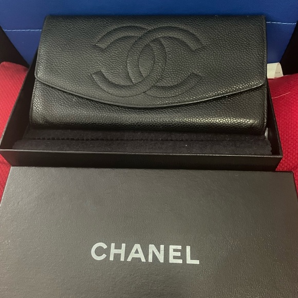 Chanel - Picture 2 of 6